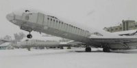بارش شدید برف، نظم پروازهای مشهد را به چالش کشید