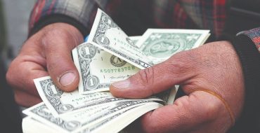 فشار نوسان نرخ ارز بر تولید