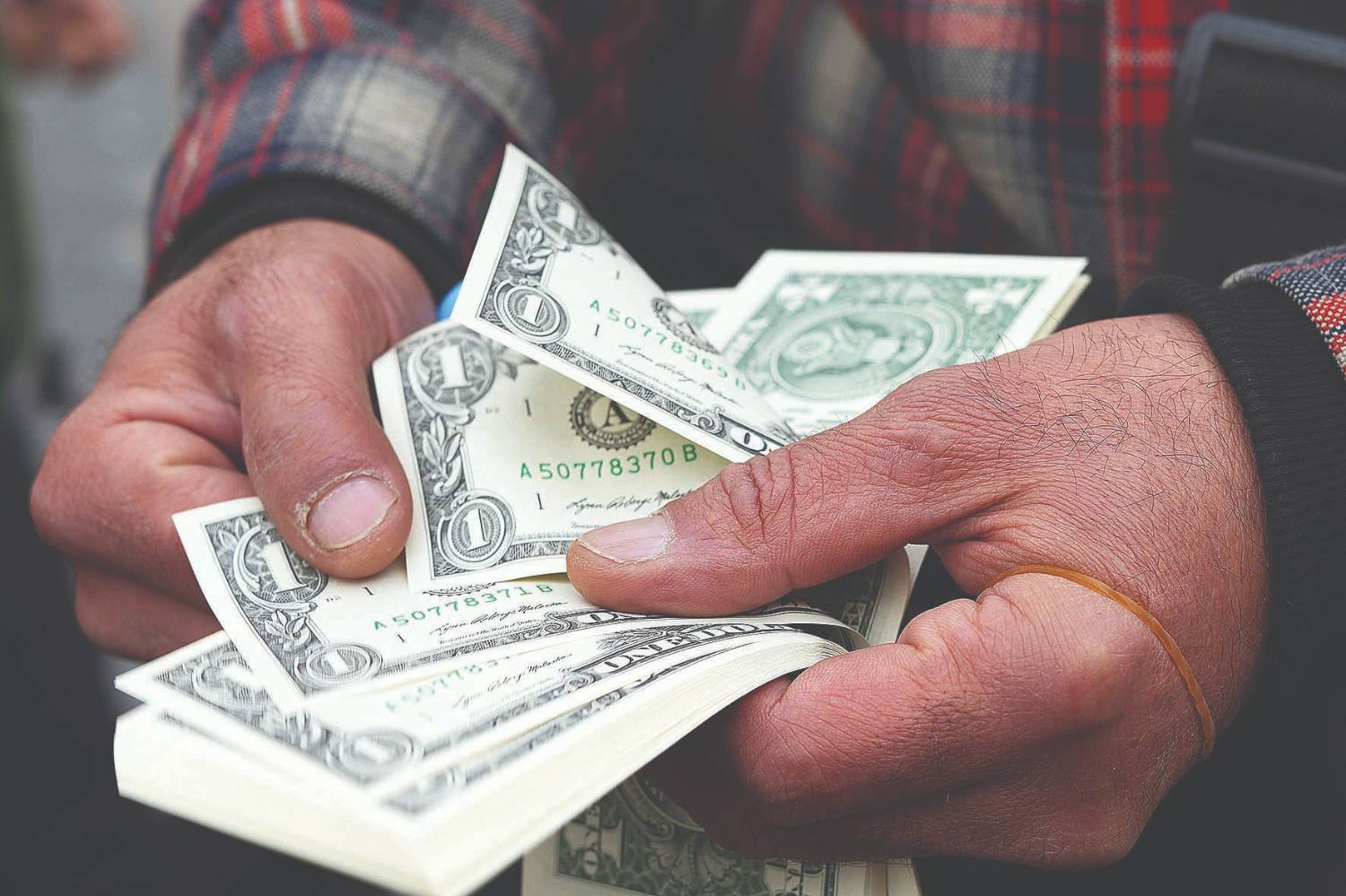 فشار نوسان نرخ ارز بر تولید