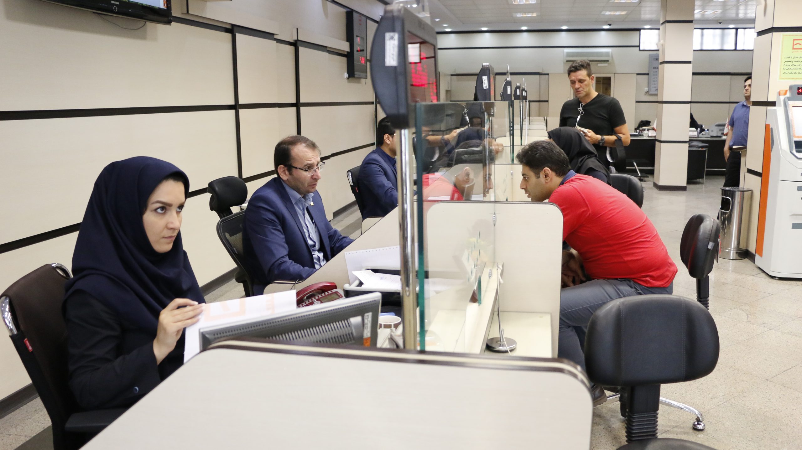 بانک‌ها در شرایط آلودگی هوا چگونه آماده خدمت‌رسانی شده‌اند؟