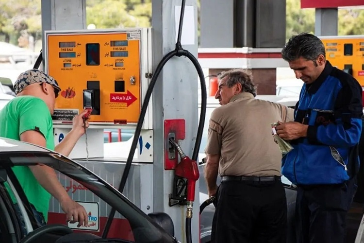 افزایش قیمت بنزین؛ کدام خودروها سهمیه دوم و مازاد دریافت می‌کنند؟