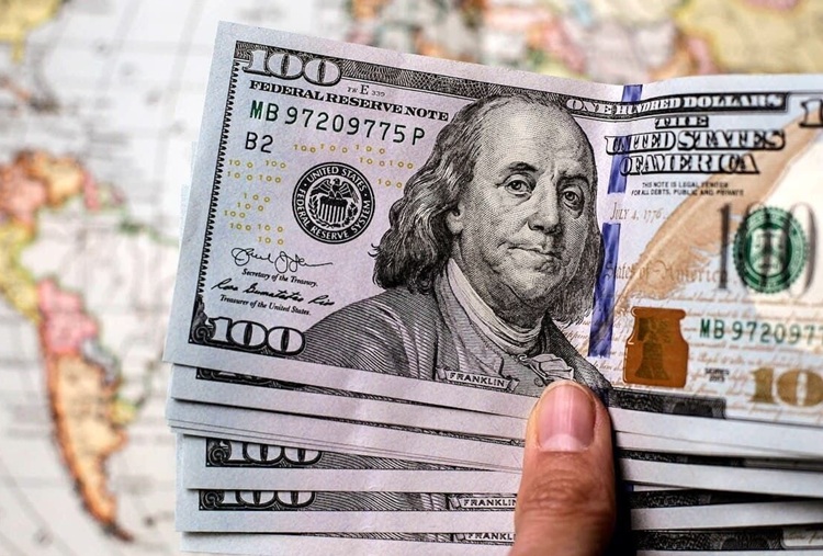 ورود قیمت دلار به کانال ۷۴ هزار تومان؛ بورس روی لبه صعود ایستاد