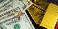 نزدیکی قیمت دلار آزاد به ۱۳۱ هزار تومان؛ نرخ طلا و سکه رکورد زدند نزدیکی قیمت دلار آزاد به ۱۳۱ هزار تومان؛ نرخ طلا و سکه رکورد زدند