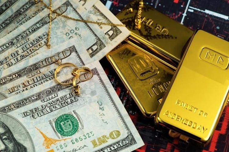 نزدیکی قیمت دلار آزاد به ۱۳۱ هزار تومان؛ نرخ طلا و سکه رکورد زدند