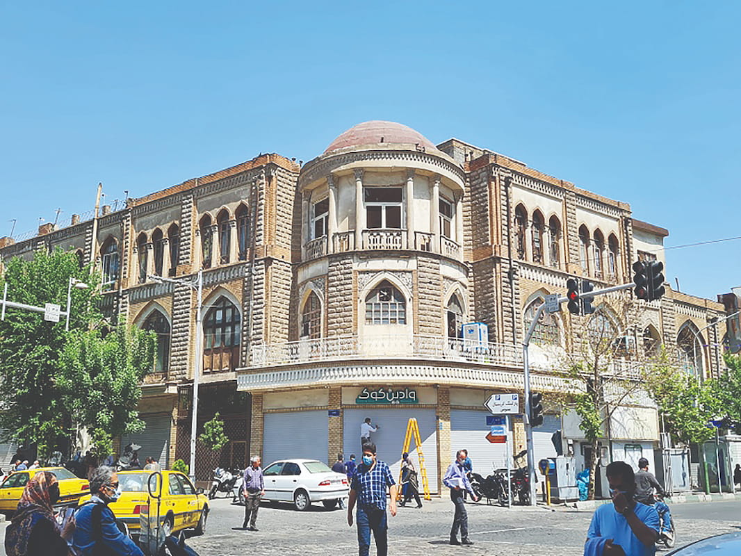 «لاله‌زار» صحنه جنگ نابرابر است