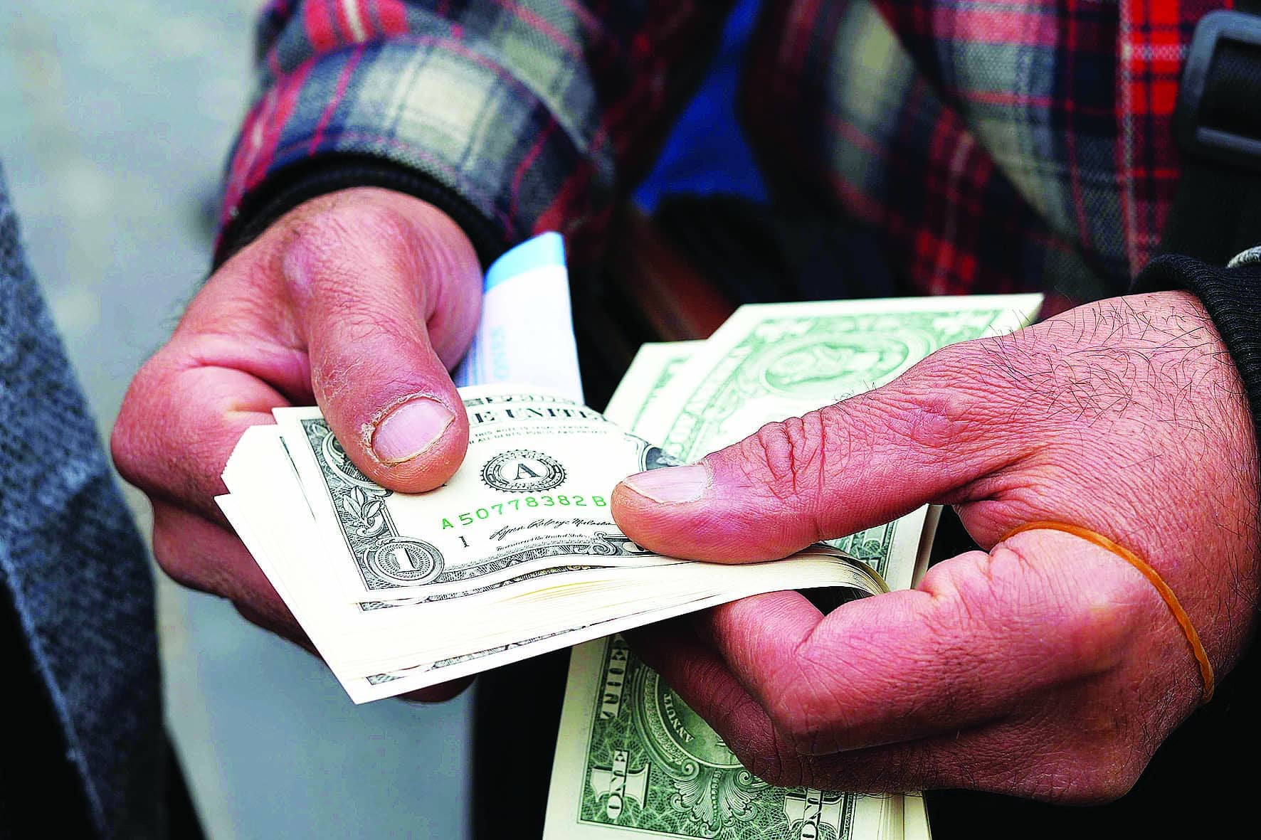 لبه‌های تیز قیچی ارزی