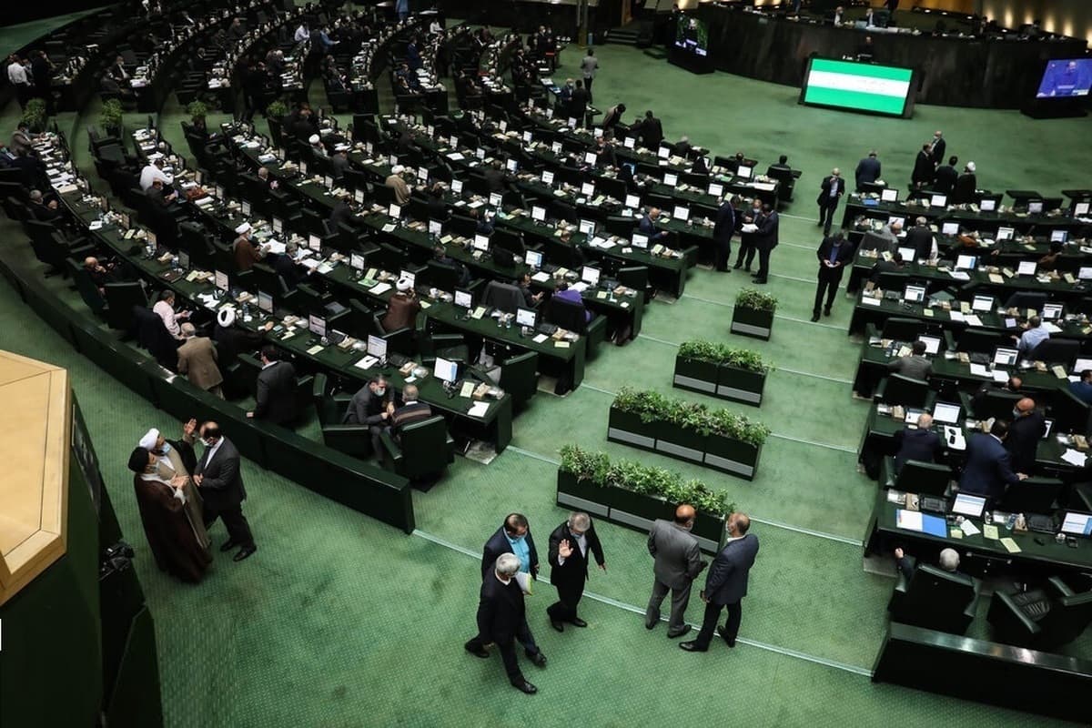 مصوبه مجلس: مادران اجازه افتتاح حساب و خرید سهام برای کودکان را خواهند داشت