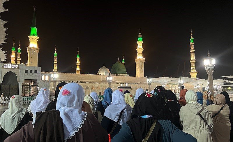 مدینه منوره در روزهای اخیر سردتر از حد معمول؛ توصیه به زائران