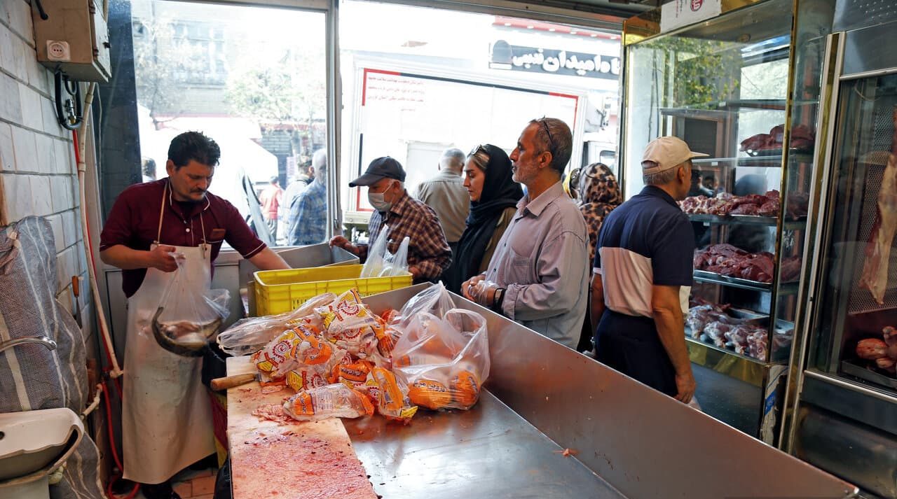 با گران‌فروشی مرغ قاطعانه برخورد می‌کنیم