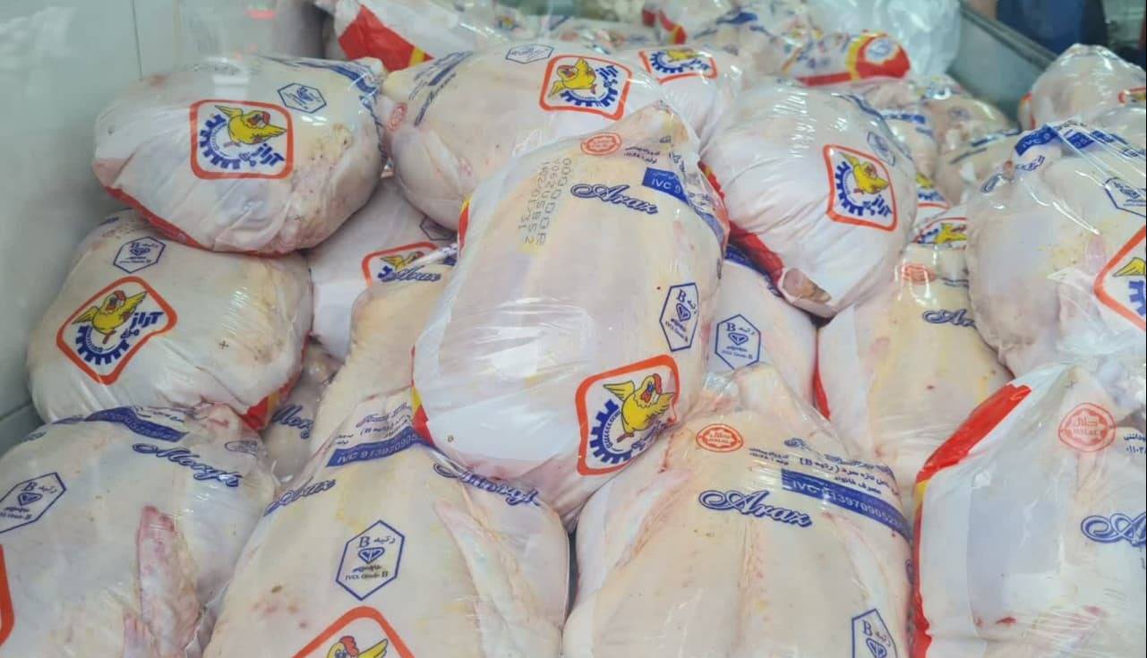 مرغ منجمد در میادین با قیمت مصوب کمتر از ۱۰۰ هزار تومان عرضه می‌شود