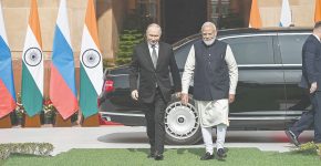 مودی در دوراهی ترامپ و پوتین