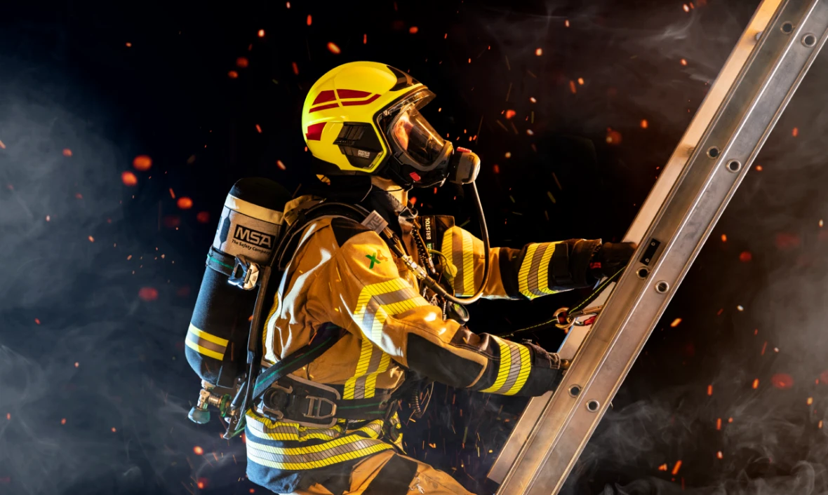 نقش طراحی ارگونومیک لباس آتش‌نشانی در کاهش خستگی و افزایش عملکرد عملیاتی