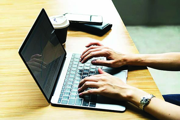 نهادهای ‌دولتی موظف‌به استفاده ‌از خدمات «فریلنسرها» شدند