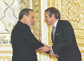 پافشاری بر دیپلماسی باوجود بی‌اعتمادی