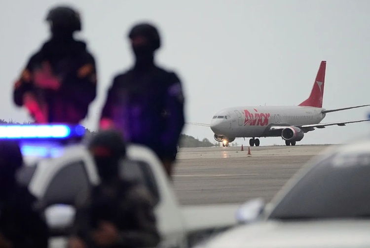 تداوم اخراج پناهجویان ایرانی از آمریکا؛ ۵۰ شهروند راهی تهران شدند