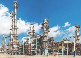 پروژه‌های نفتی زیر تیغ سیاستمداران