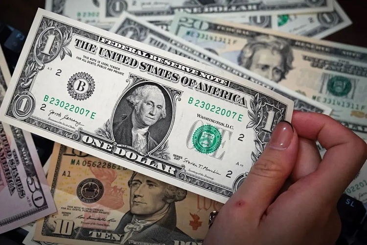 ابتکار بانک مرکزی علیه دلار گران؛ رونمایی از ابزار پیش‌فروش ارز صادراتی