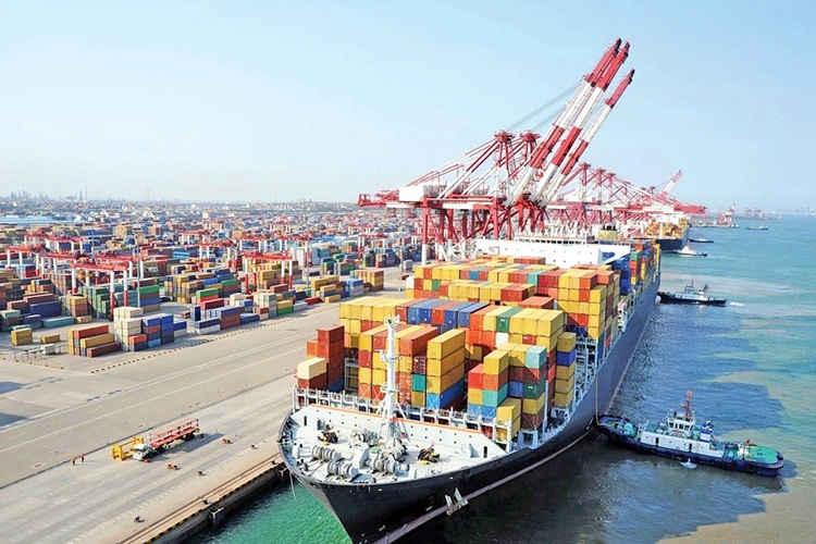 کشتی‌های حامل کالاهای اساسی در لنگرگاه معطل تخصیص ارز