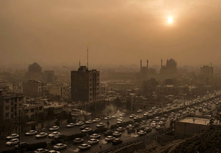 هوای اصفهان بعد از ۹ ماه پاک شد؛ چرا کاشان قرمز ماند؟