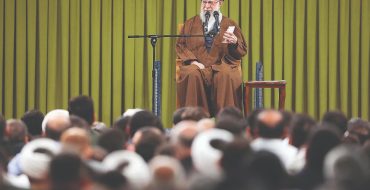 کمبودها بسیارند اما کشور در حال پیشرفت است