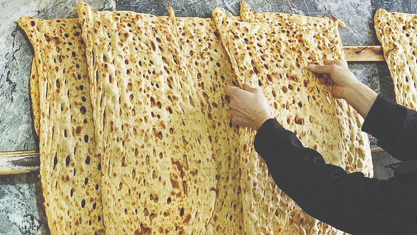 گرانی و کم‌فروشی نان ادامه دارد