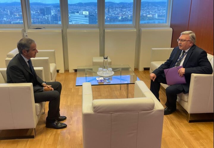 رایزنی اولیانوف با گروسی درباره تحولات هسته‌ای ایران