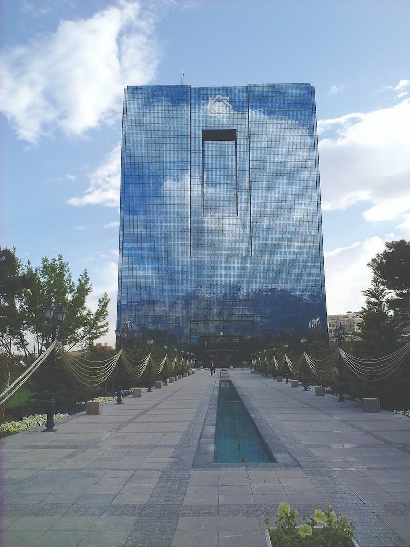 بانک مرکزی زیر فشار پول