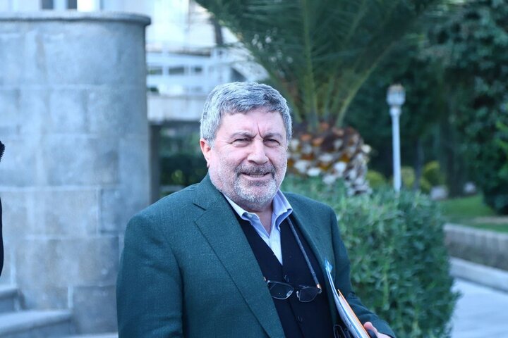 حضرتی فاش کرد: یارانه‌ها در میانه زنجیره گم می‌شوند، نه به مردم