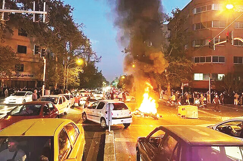 در آتش معیشت