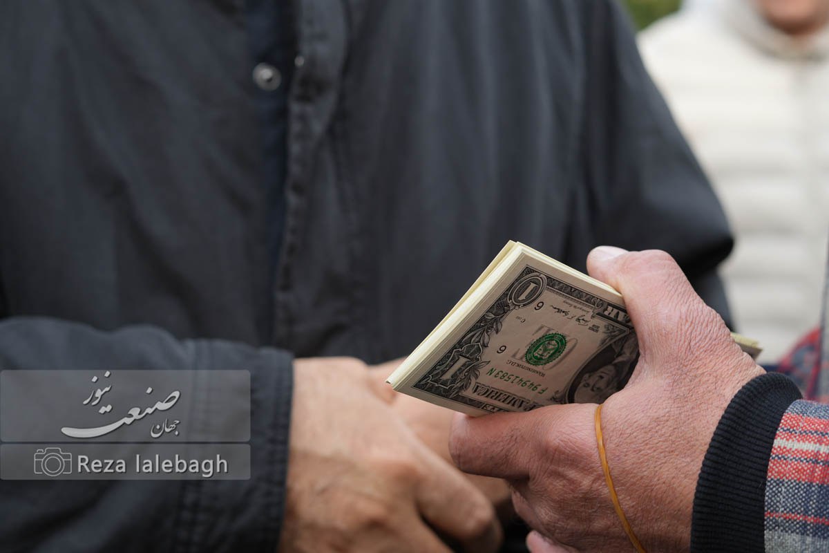 صرافی‌ها عقب نشستند؛ قیمت‌ها فقط شفاهی اعلام می‌شود