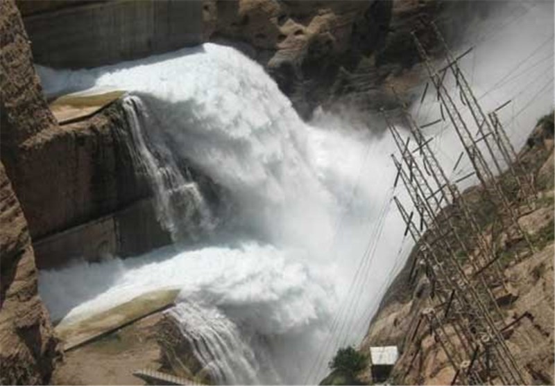 سد تنگ‌حمام سرریز کرد؛ ذخیره آب استان به مرز خطر رسید