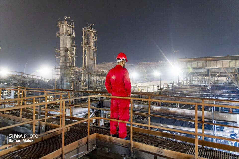 شبی که پالایشگاه زنده ماند