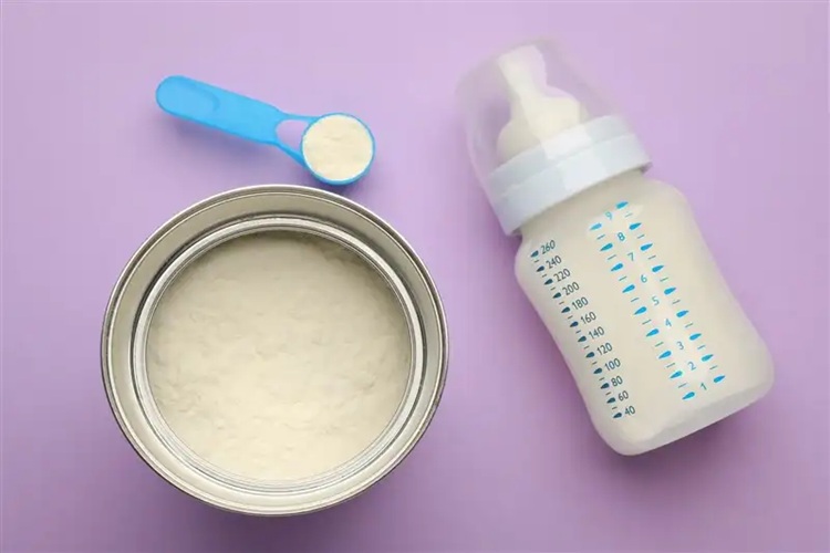 بازار شیرخشک نوزاد در لبه بحران؛ کاهش تولید به ۴۰ درصد رسید
