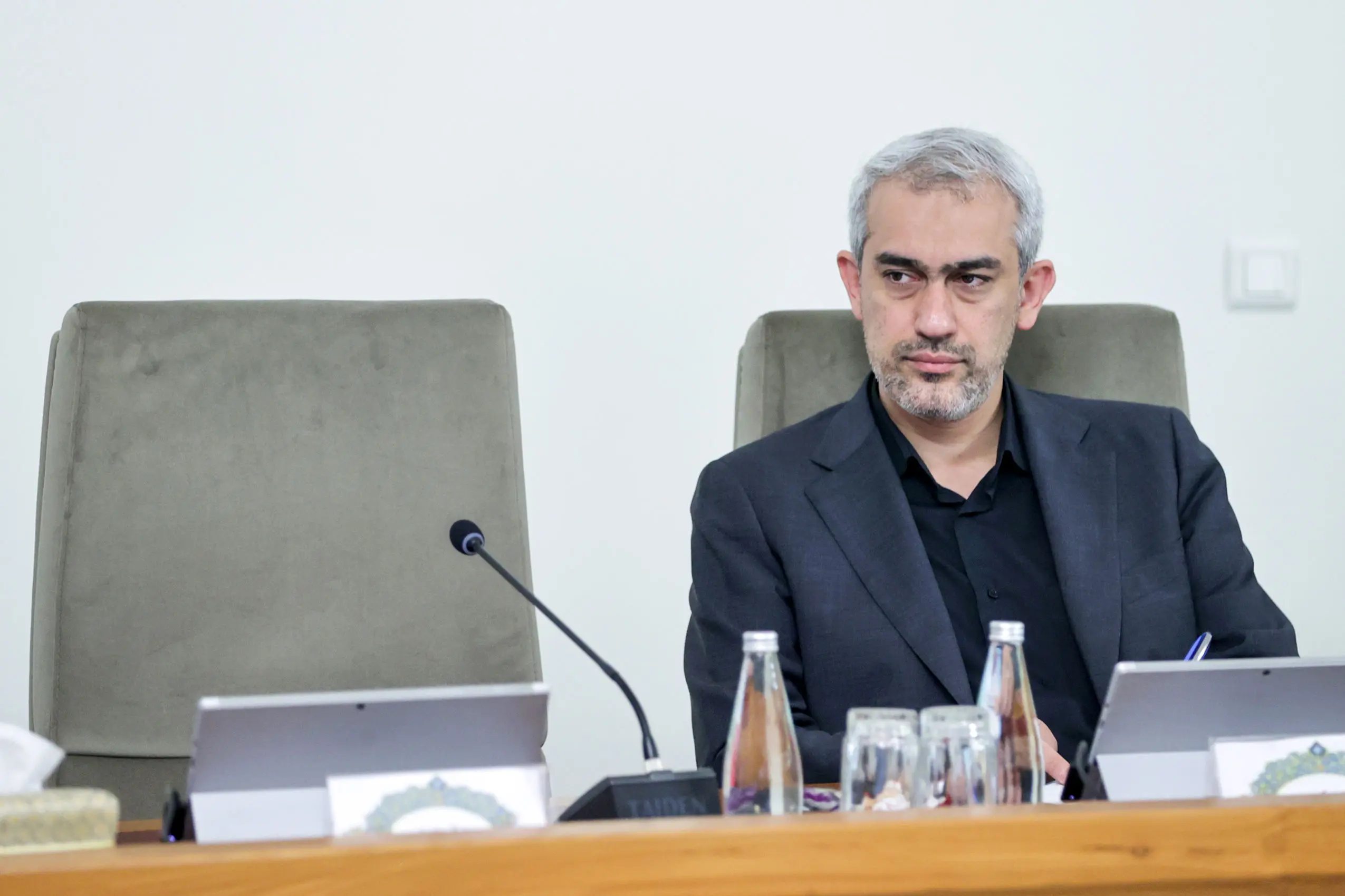 مدنی‌زاده: مدیران متخلف ارزی برکنار می‌شوند؛ کنترل بازار با قدرت ادامه دارد