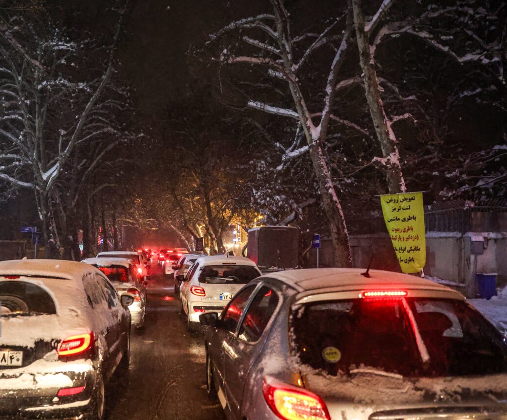 معابر تهران لغزنده است از سفرهای غیرضروری خودداری کنید