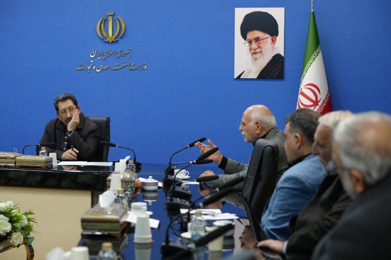 نشست مسئولان اتاق اصناف کشور و امنای بازار با وزیر صنعت