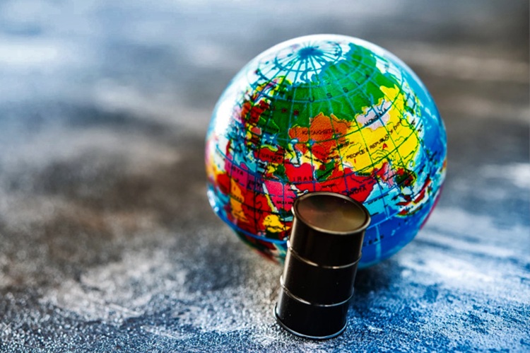 روند افزایشی قیمت نفت معکوس شد