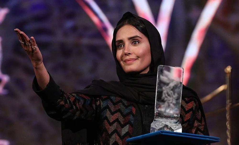 پیام گلایه‌آمیز و خداحافظی الناز شاکردوست از سینما درپی حوادث دی‌ماه