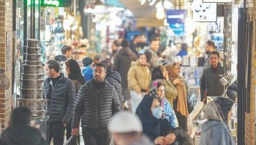 اینجا کسی لبخند نمی‌زند