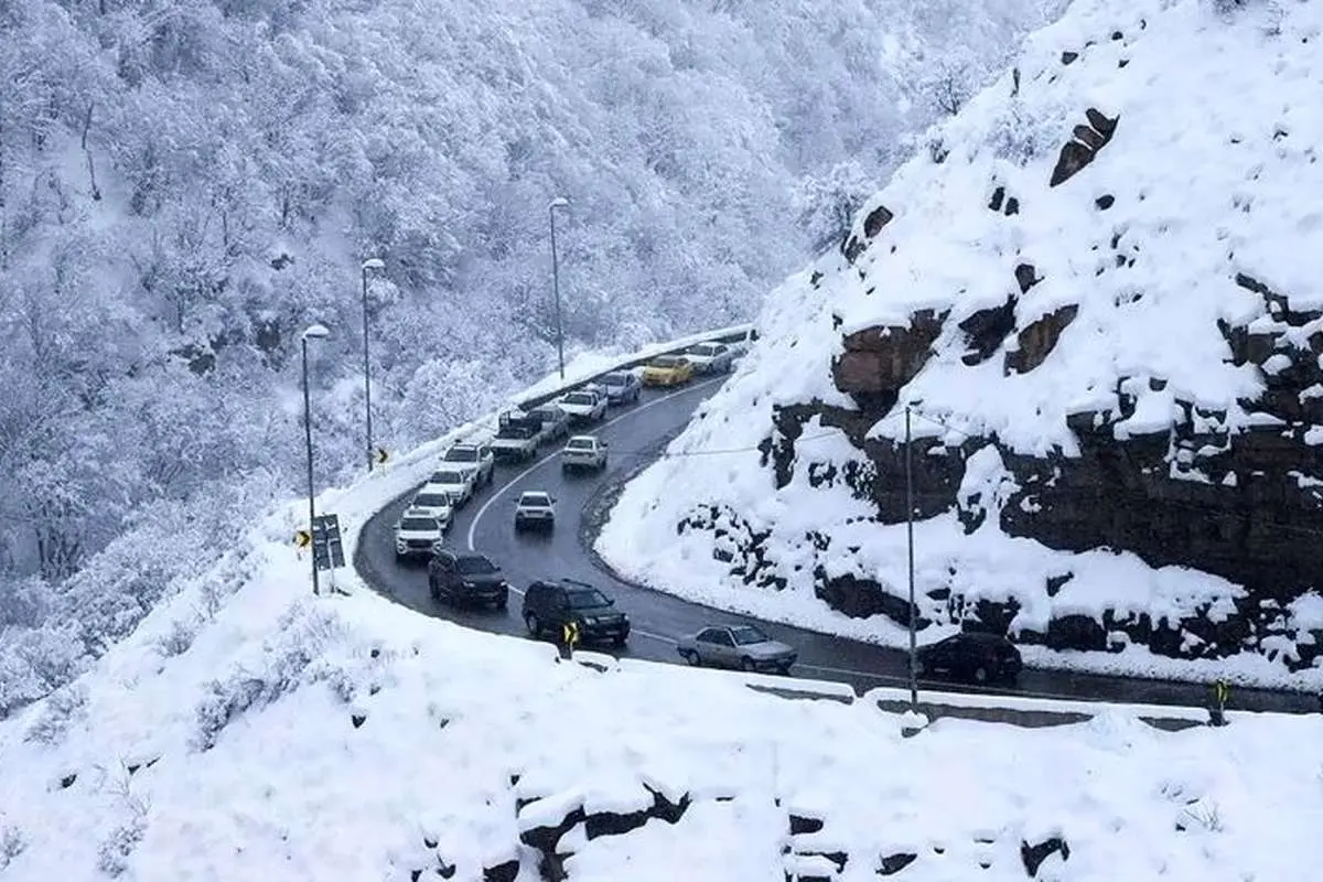 جاده چالوس مسدود شد؛ هراز زیر بار ترافیک سنگین