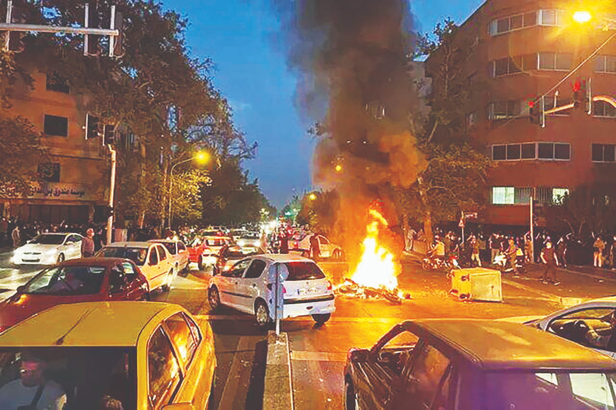 حضور در اعتراضات مصداق محاربه نیست