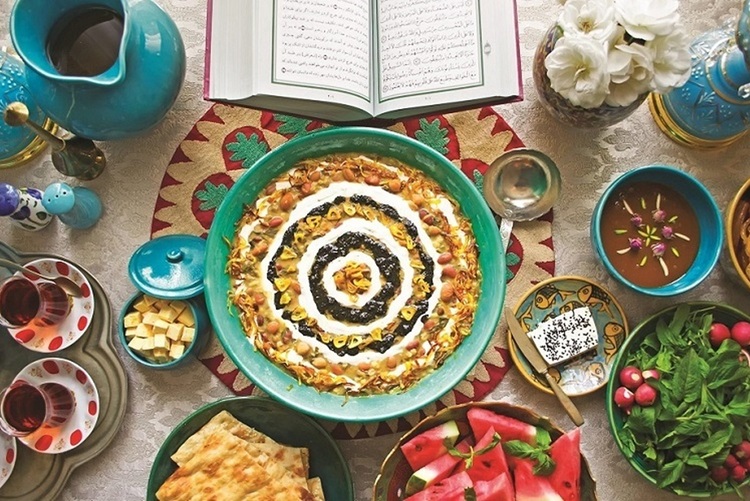 هزینه افطار در شمال تهران؛ یک وعده آش شله‌قلمکار ۷۵۰ هزار تومان