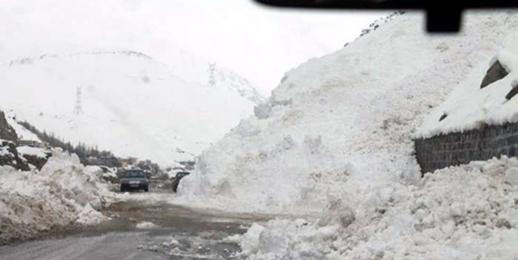 خطر ریزش سنگ و سقوط بهمن در محورهای کوهستانی مازندران