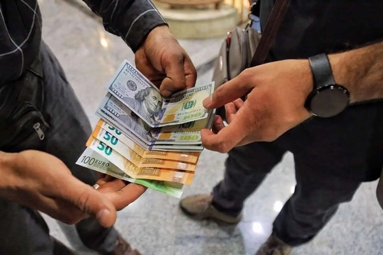 قیمت دلار وارد کانال جدید شد؛ یورو ۵۰۰ تومان گران شد