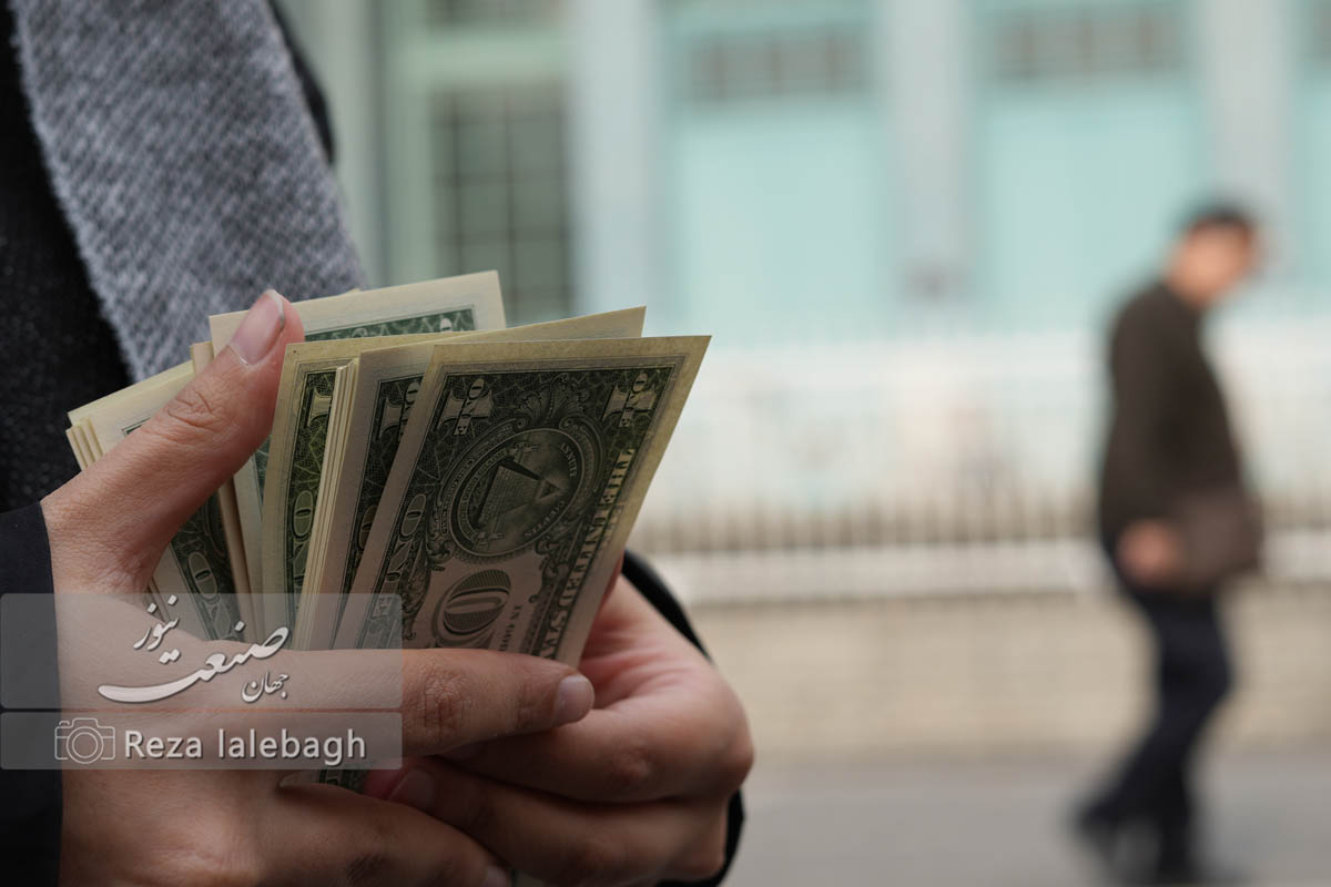 امروز ۷ اردیبهشت؛ قیمت دلار آزاد اوج گرفت+ جدول