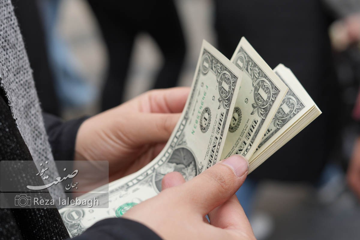 سایه مذاکرات مسقط بر بازار ارز؛ دلار دوباره وارد فاز اضطراب شد