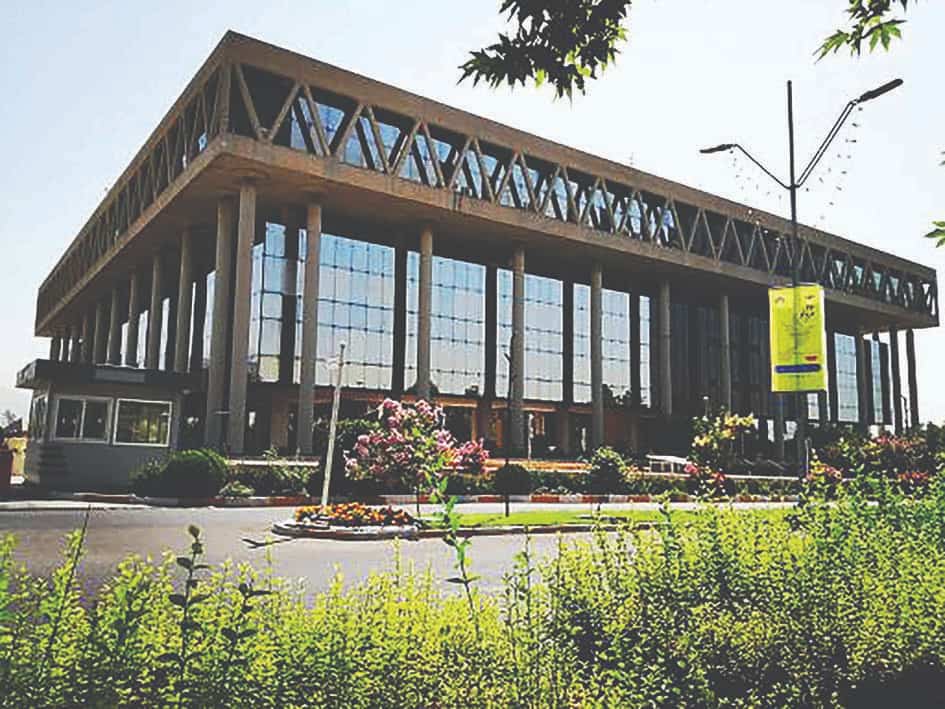 مضحکه وقاحت و ابتذال