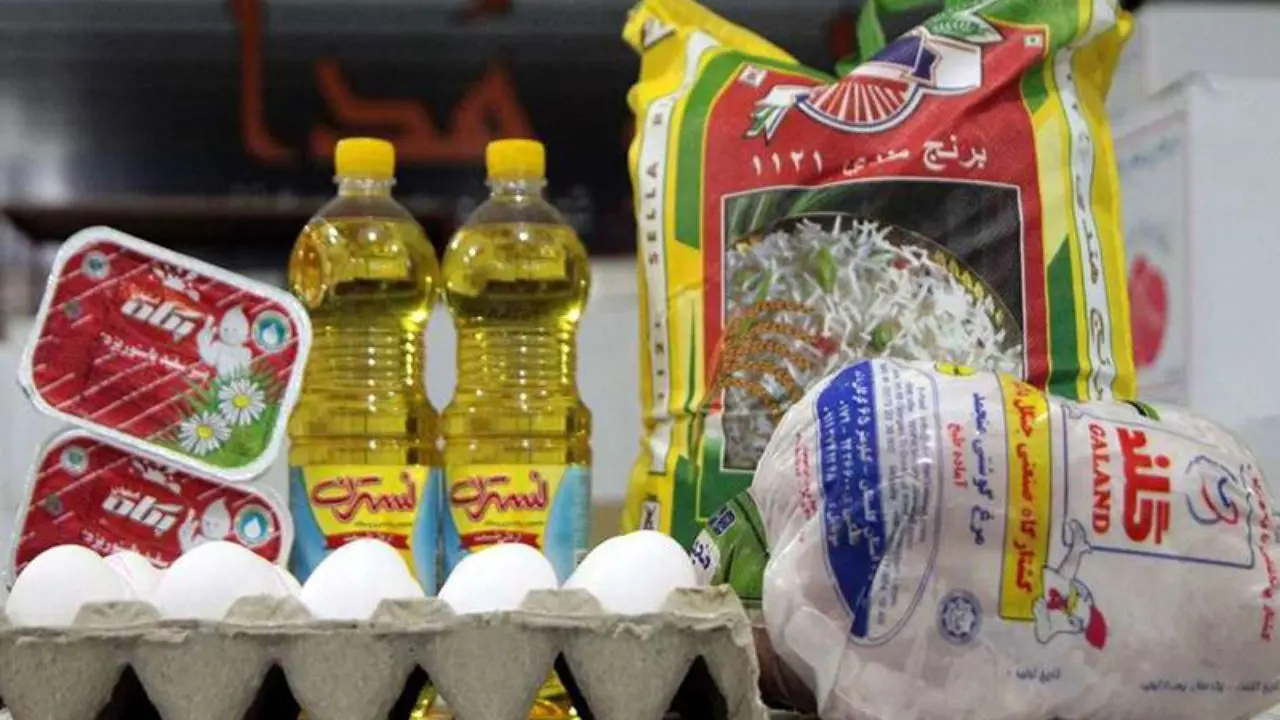 تهیه بسته های معیشتی برای مناطق آسیب دیده