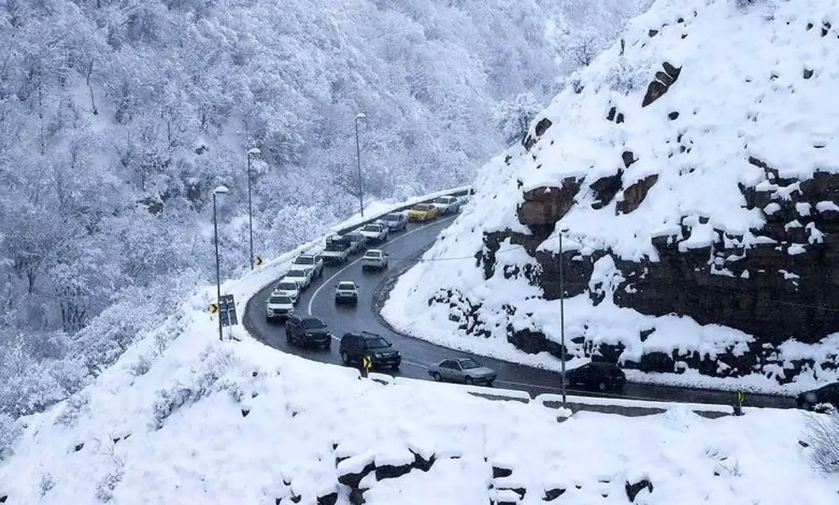 برف و ترافیک روان در جاده چالوس و هراز+محورهای مسدود