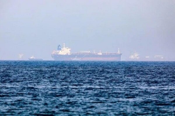 تداوم منع تردد در تنگه هرمز؛ ۱۰ نفتکش مورد اصابت قرار گرفت